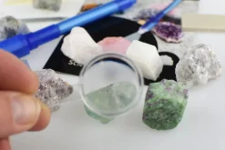Deluxe Fluorescent Rocks Science Kit